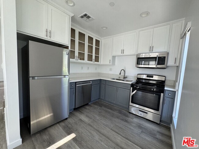 Building Photo - 1330 Arapahoe St