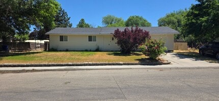 Building Photo - Beautifully Remodeled 3-Bedroom Home on a Spacious ½-Acre Lot!