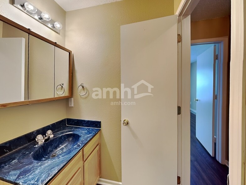 Building Photo - 1316 Clove Ct