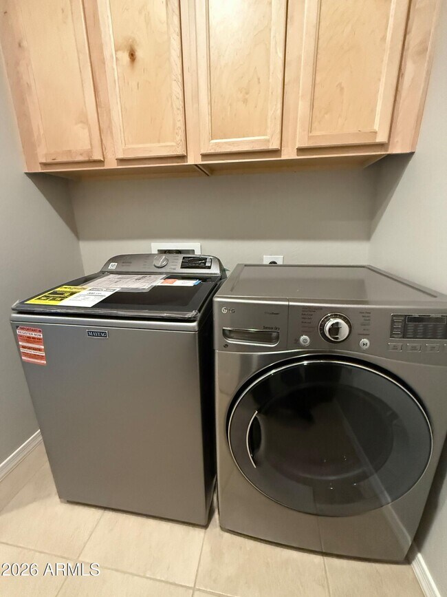 Building Photo - 15170 W Pierce St