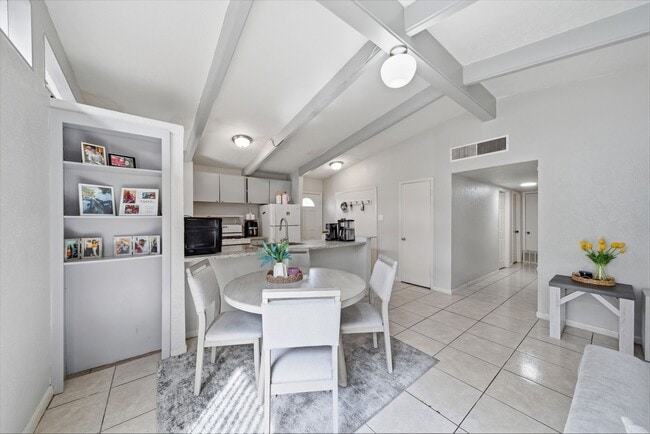 Building Photo - 4102 Sherwood Ln