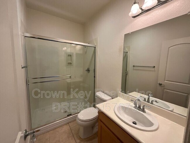 Building Photo - 546 W Campania Way