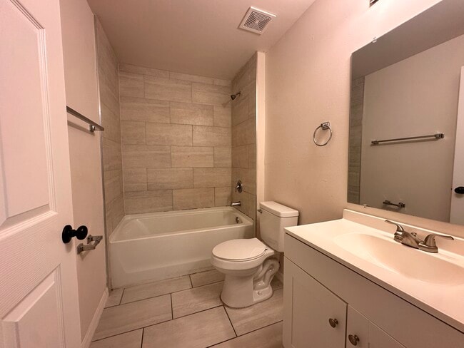 Building Photo - 314 NW 7th Pl