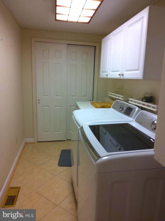 Building Photo - 404 Cranberry Ln