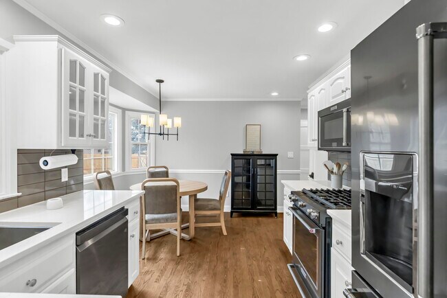 Building Photo - 6661 Woodson Dr