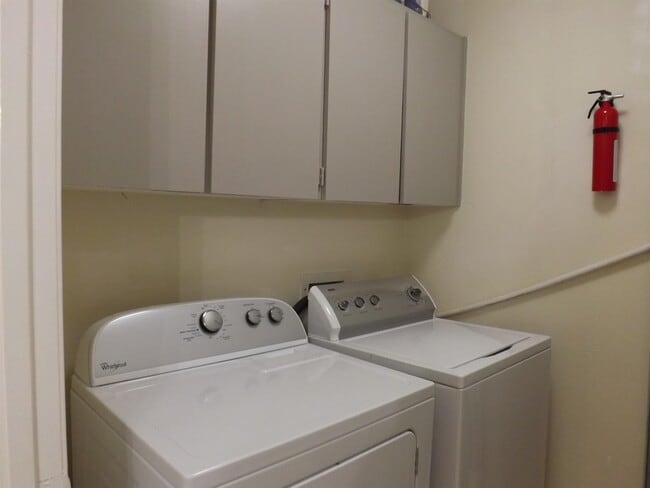 Building Photo - 1214 Hi Stirrup