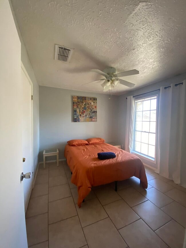 Building Photo - 11303 Verlaine Dr