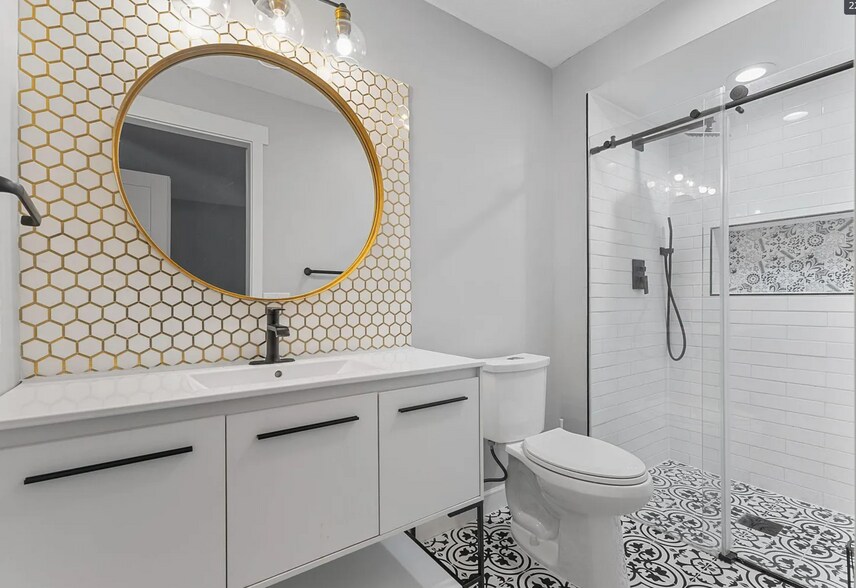 Building Photo - 1900 Vernon Dr S