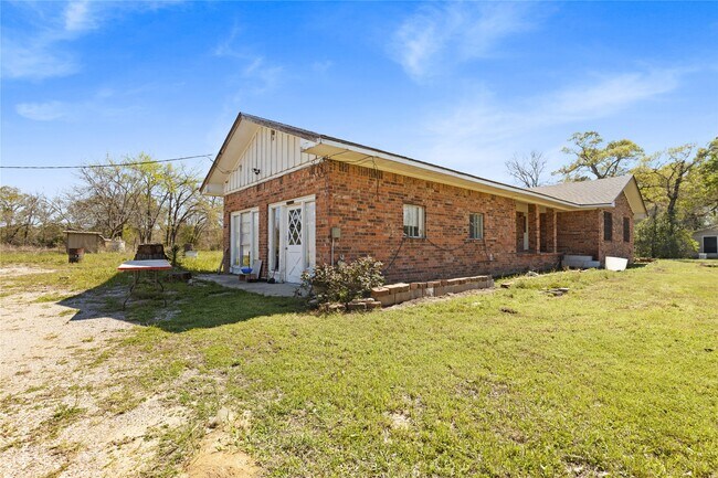 Building Photo - 18125 FM 1484 Rd