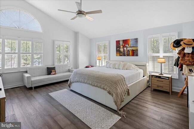 Building Photo - 9 Cromwell Ct