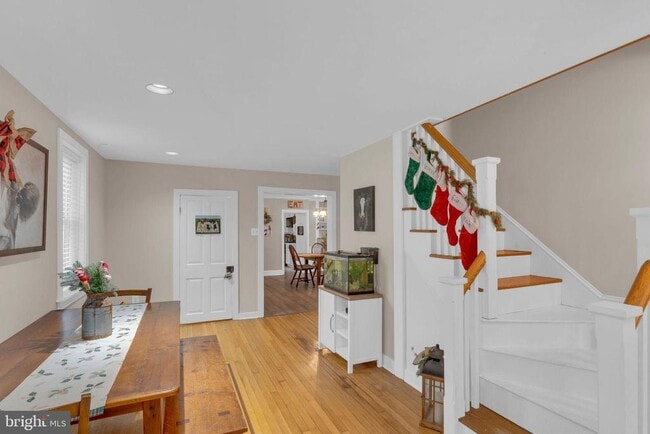 Building Photo - 132 S Main St