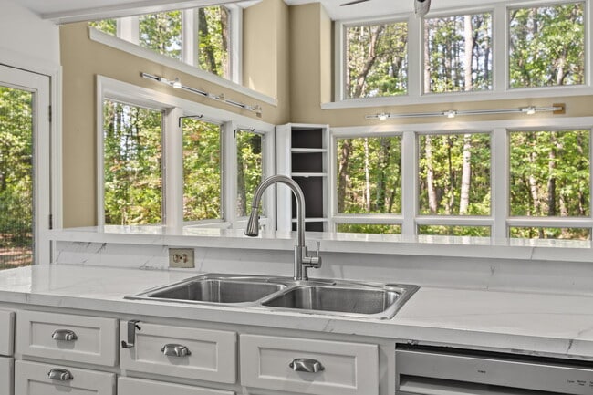 Building Photo - 709 Orchard Ln