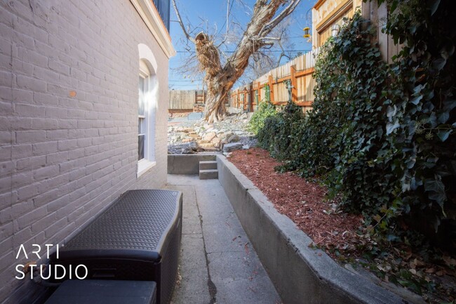 Building Photo - Charming Historic Home