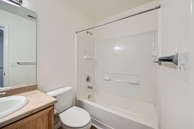 Building Photo - Fountain Townhome