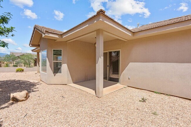 Building Photo - Beautiful 4 Bedroom Single-Level Home