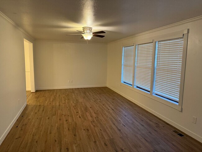 Building Photo - Half off first months rent - Beautiful home with lots of parking and central air