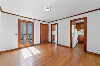 Building Photo - 320 1/4 Columbia Ave-