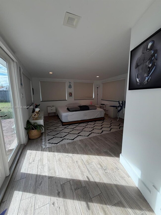 Building Photo - 1531 NE 15th Ave