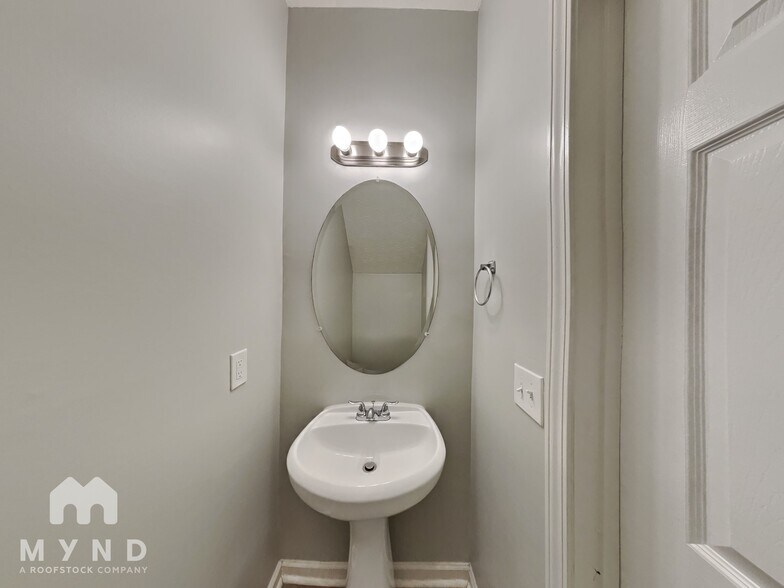 Building Photo - 6097 Camden Forrest Dr