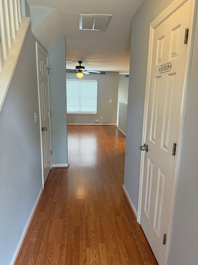 Building Photo - Cozy Townhome in Rachels Keep!