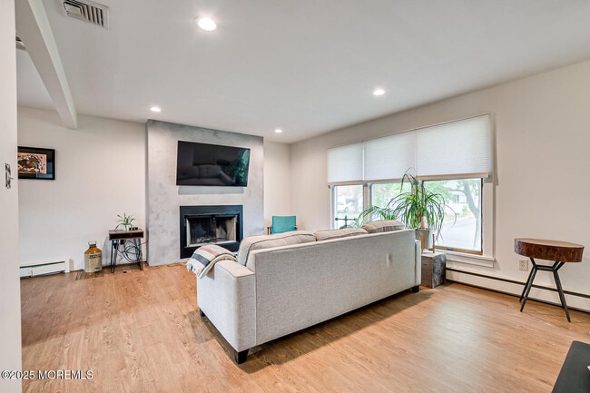 Building Photo - 1331 Sunset Ave