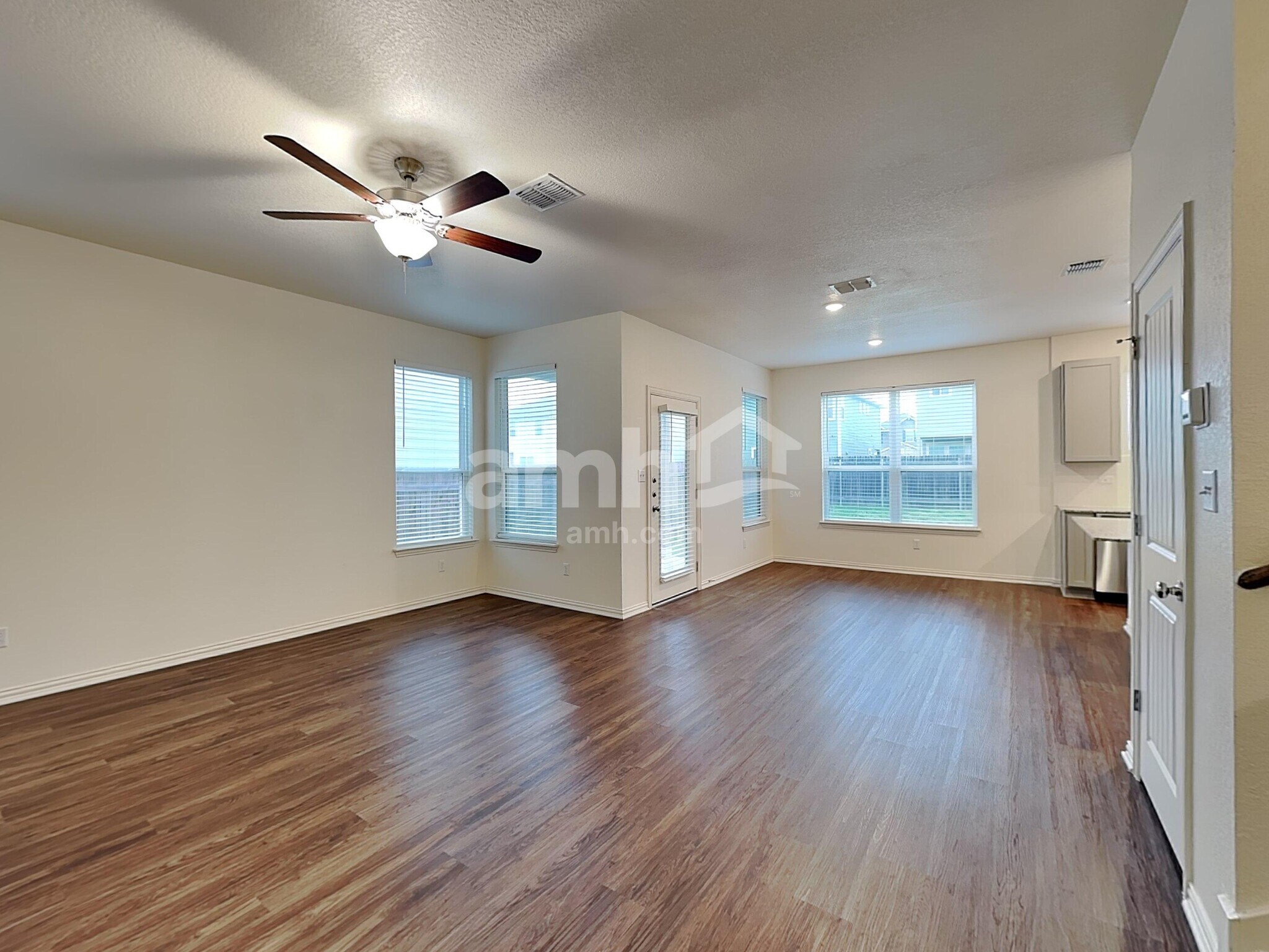 Building Photo - 2717 Lillybrook Ln