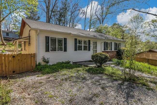 Building Photo - 321 Melody Cir