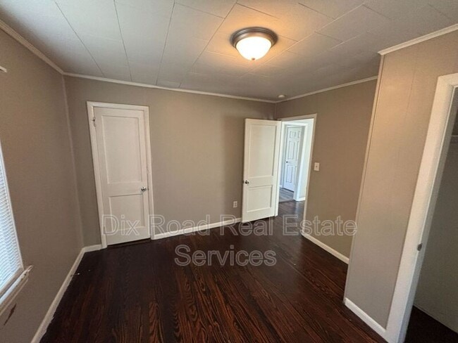 Building Photo - 290 Howman Ave