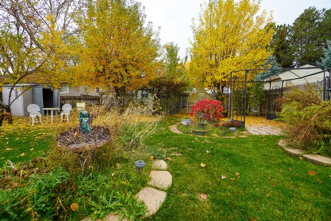 Building Photo - 11301 W Goldenrod Ave