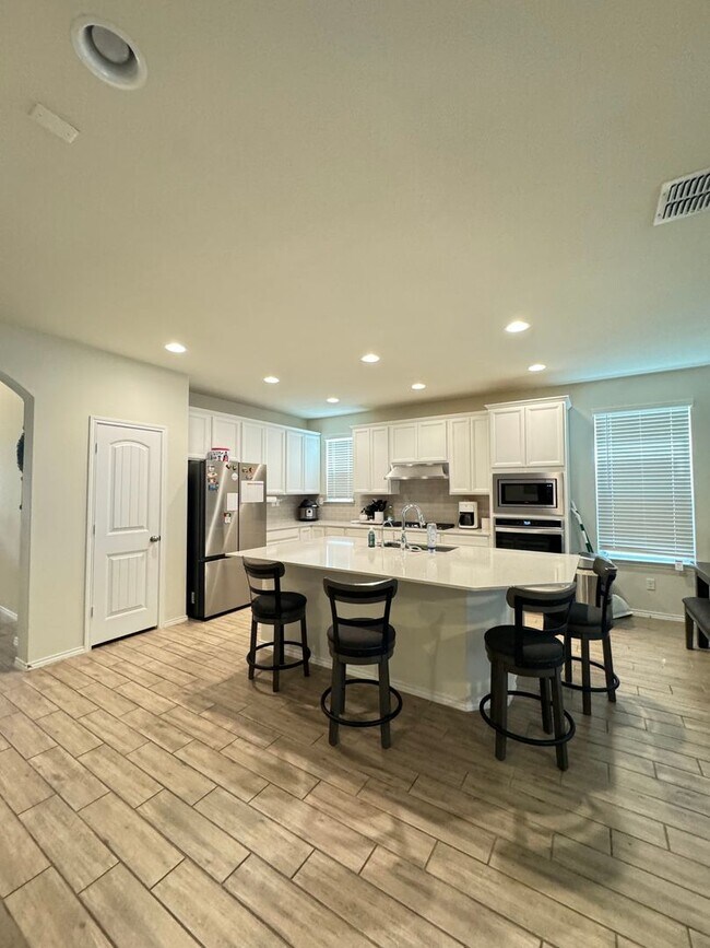 Building Photo - Beautiful 4 BD/3 BA Home Available off Wiseman Rd/Far West San Antonio! Available JULY 1st!