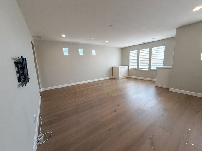Building Photo - 6238 Murdock Way