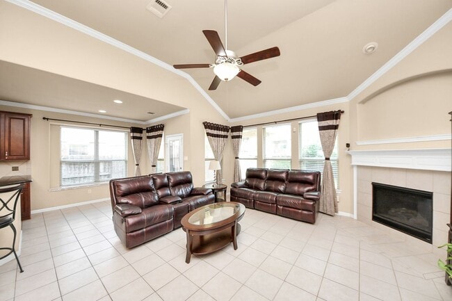 Building Photo - 28523 Pleasant Forest Dr