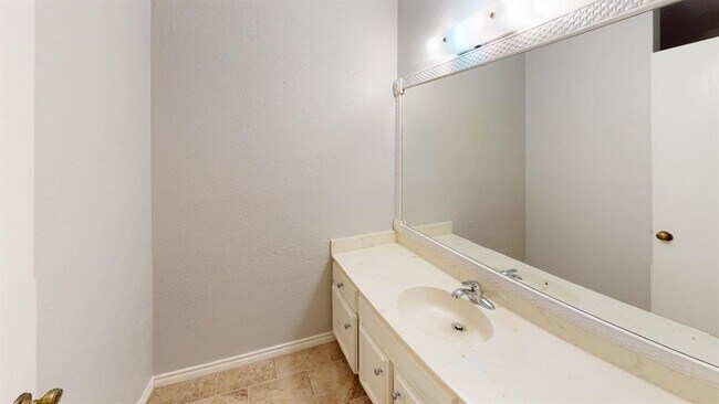 Building Photo - 10214 Missel Thrush Dr