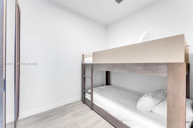 Building Photo - 580 72nd St