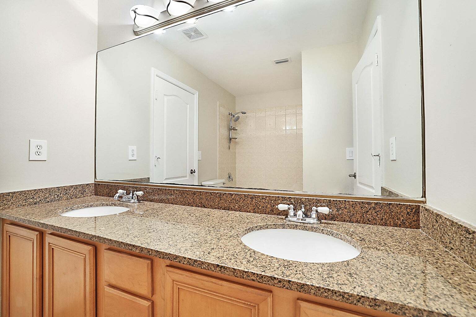 Building Photo - 122 Kensington Way