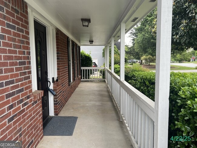 Building Photo - 716 Wilkes Dr