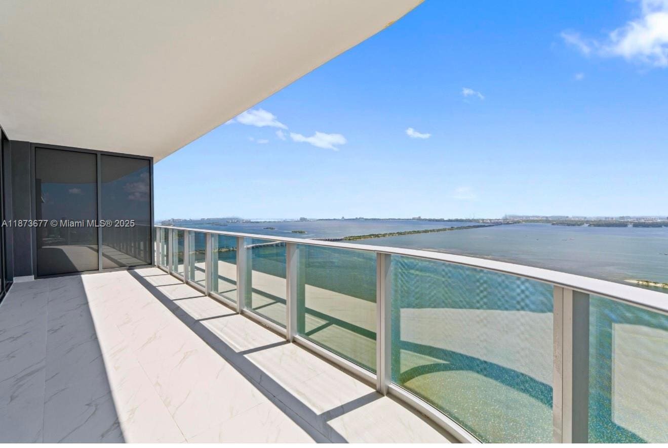 Building Photo - 700 NE 24th St