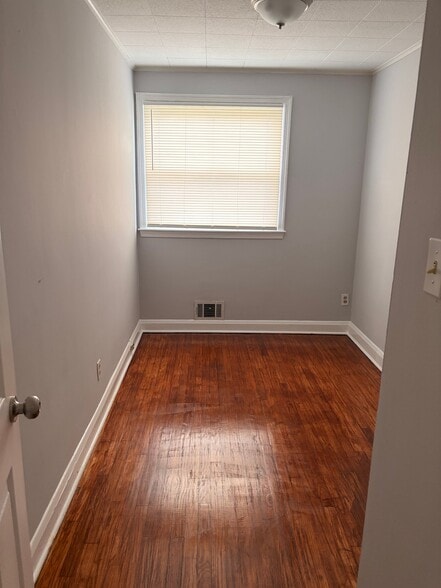 Building Photo - 7713 Hillsway Ave