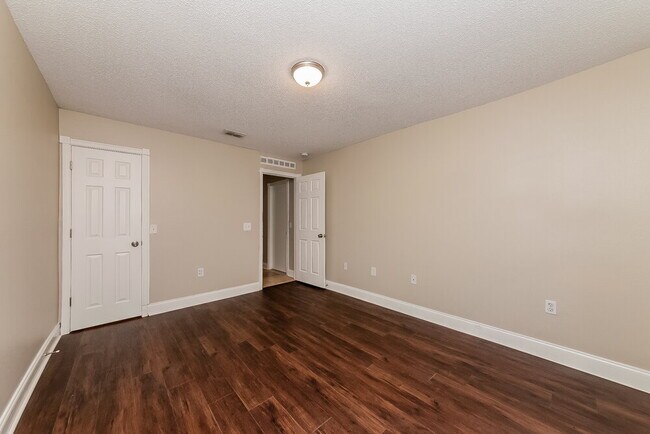 Building Photo - 1018 Brenton Leaf Dr