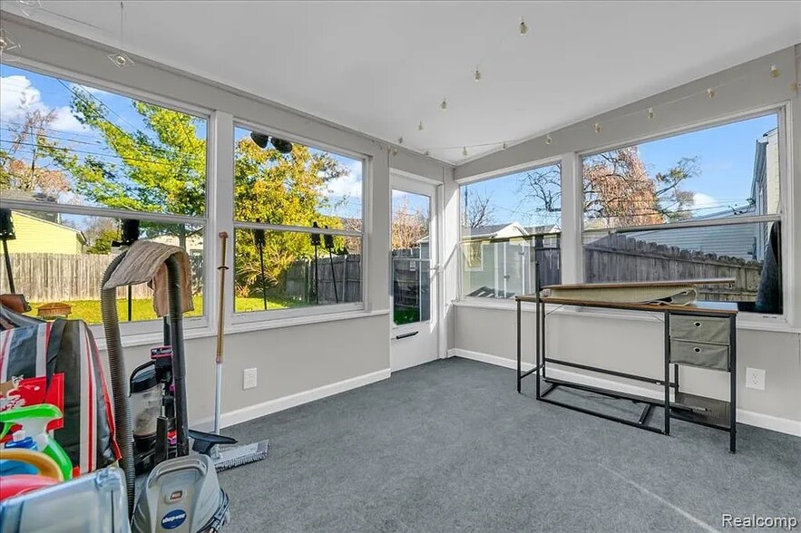 Building Photo - 266 Massoit St