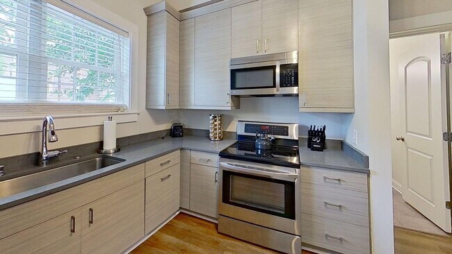 Building Photo - 139 Wentworth St