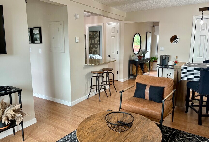 Building Photo - 144 Treetop Cir