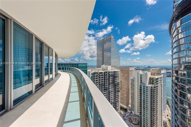 Building Photo - 200 Biscayne Blvd Way