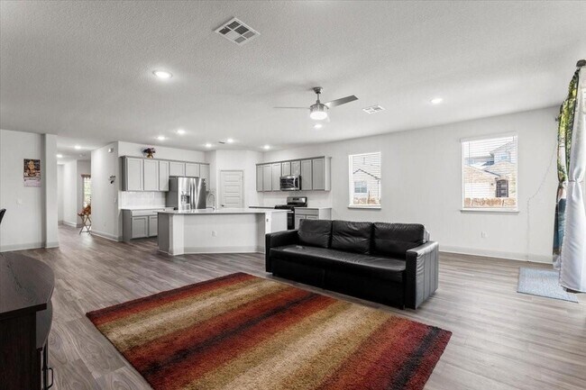 Building Photo - 18017 Nepi Dr