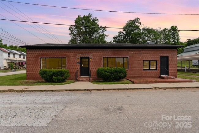 Primary Photo - 412 Flat Dr