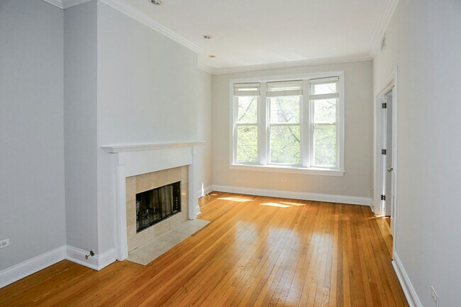 Building Photo - 3850 N Southport Ave