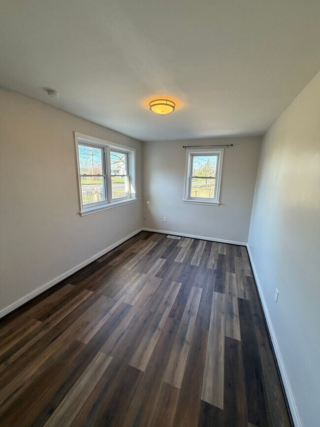 Building Photo - 35 Benjamin Franklin Hwy