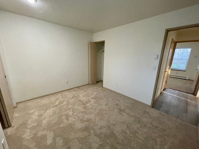 Building Photo - 2 Bed, 1 Bath Apartment in Blaine
