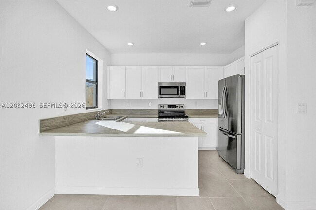 Building Photo - 2542 SE 29th Dr