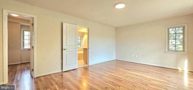 Building Photo - 3141 Blue Barn Way